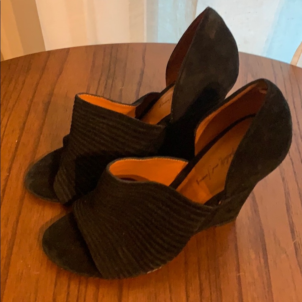 Elizabeth and James black suede heels size 7.5